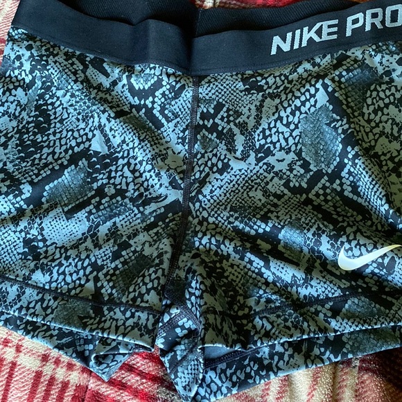 Nike shorts, size large - Picture 1 of 5